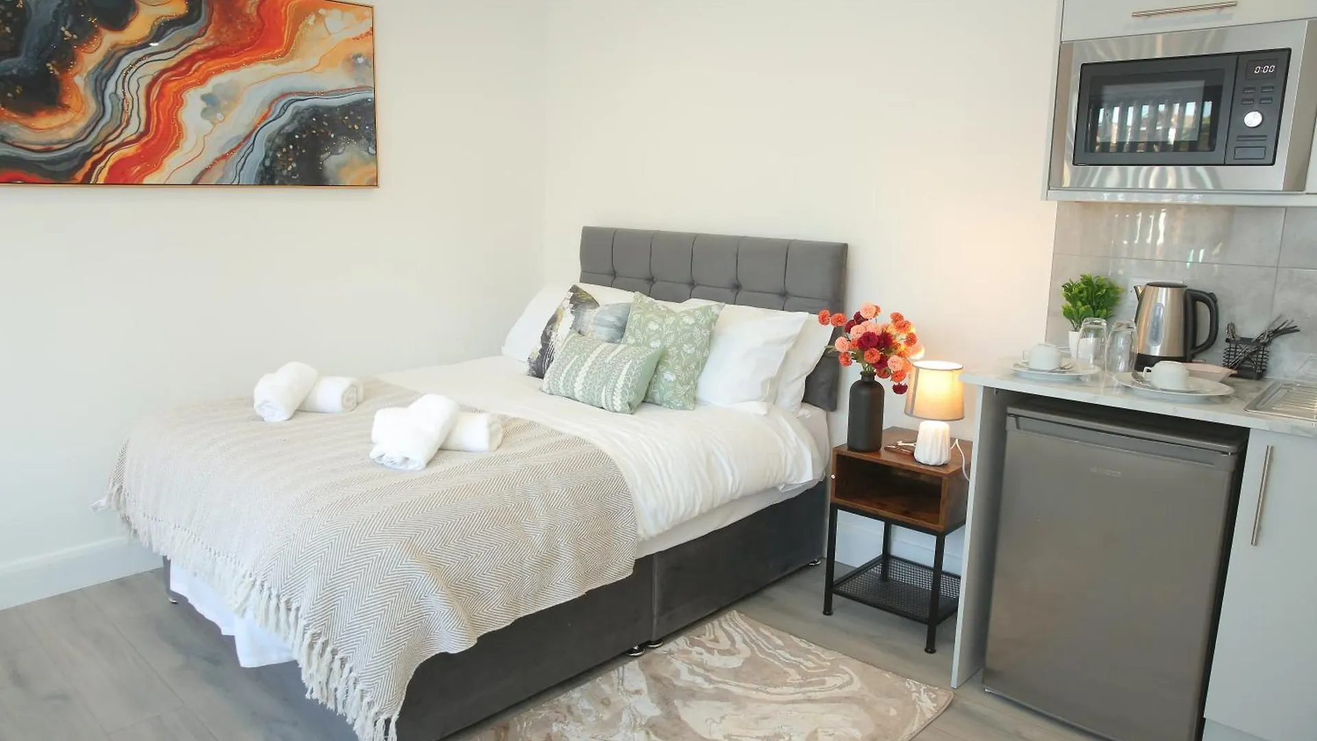 Homestay Luton Nook And Kitchen 4 Mins To Luton Airport Apartment