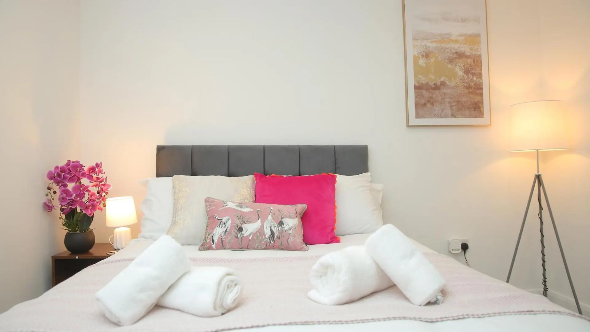 Luton Nook And Kitchen 4 Mins To Luton Airport Apartment 0*, Luton (Bedfordshire)